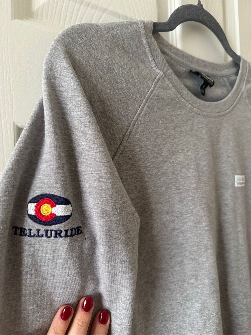 Patagonia gray crewneck sweatshirt, size Medium - Picture 4 of 5